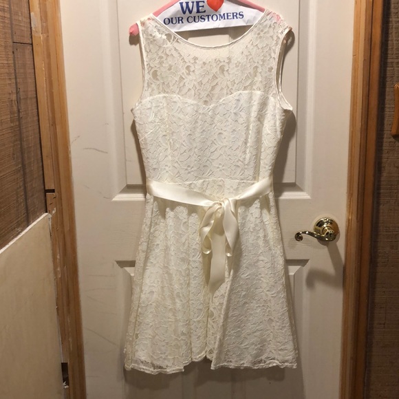 Betsy & Adam Dresses & Skirts - White/cream lace dress
